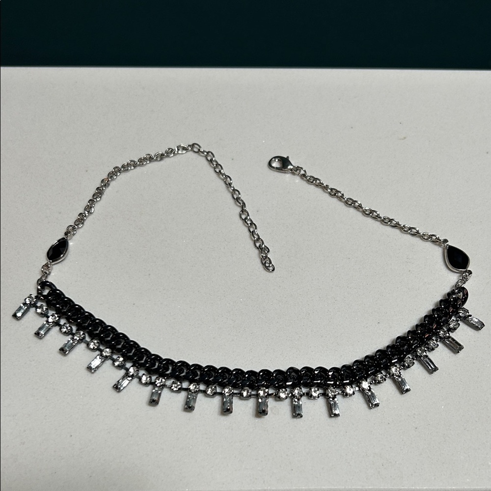 Elegant Silver and Black Chain Choker - Picture 5 of 12